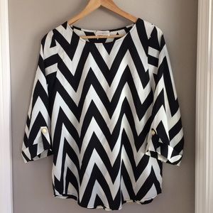 L Everly Chevron Top